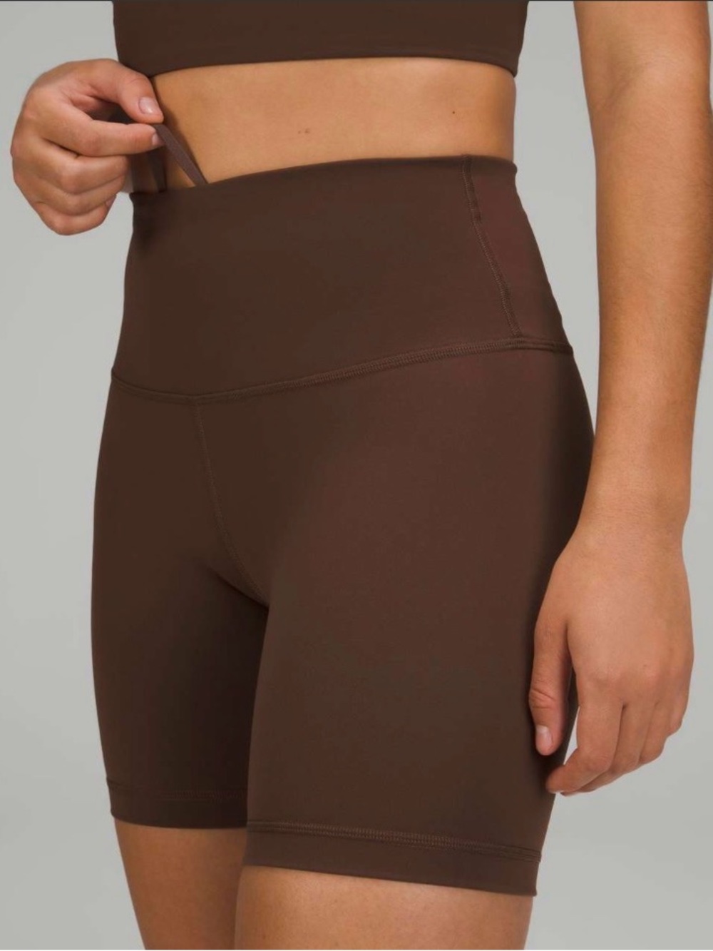 Lululemon Wunder Train High-Rise Short 6"
Java size 6 NWOT
